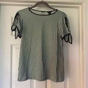 Ann Taylor XS Green and Black Short Sleeved Blouse with Ties.